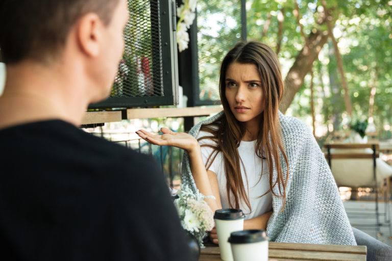 Microagressões: o impacto psicológico de comentários sutis e ofensivos